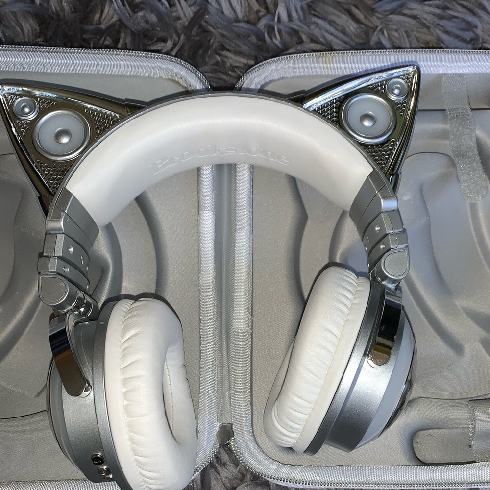 Ariana Grande Brookstone Bluetooth headphones.